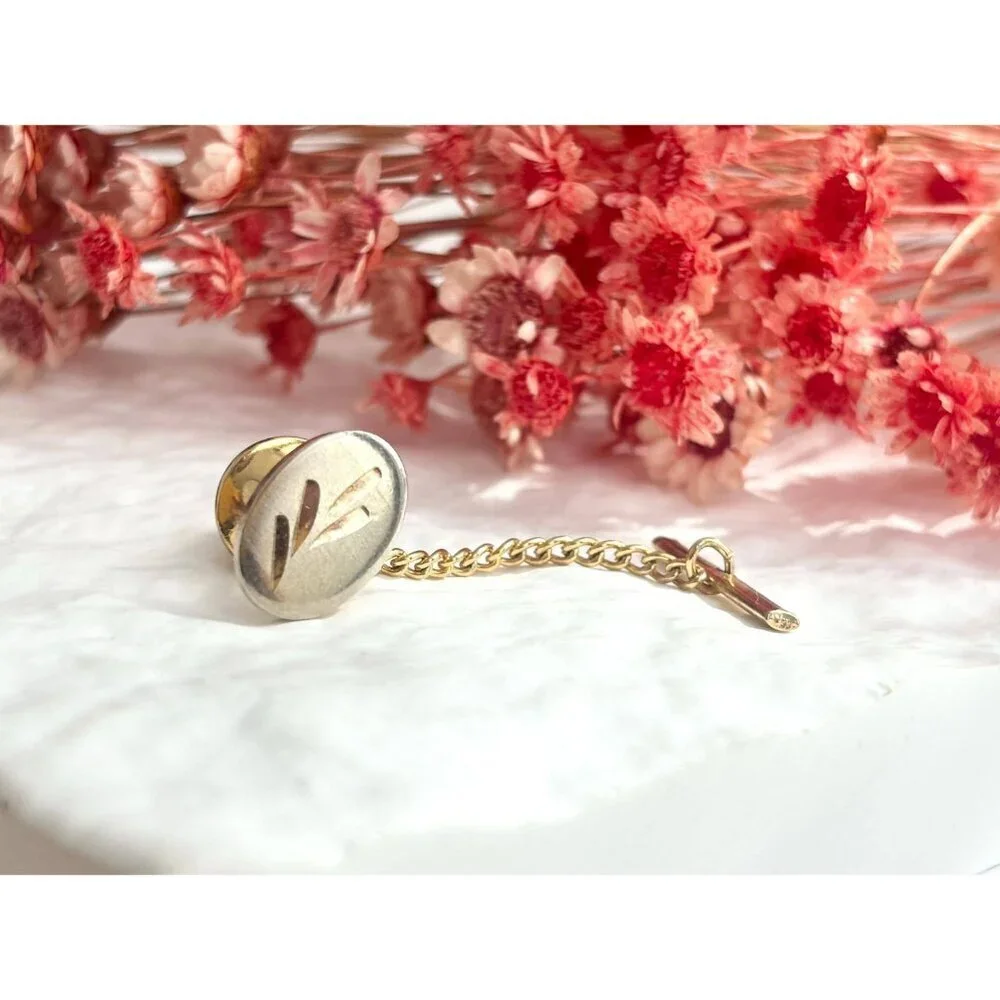 Leaf Carved Oval Shaped Matte Gold Toned Vintage Men's Tie Tack